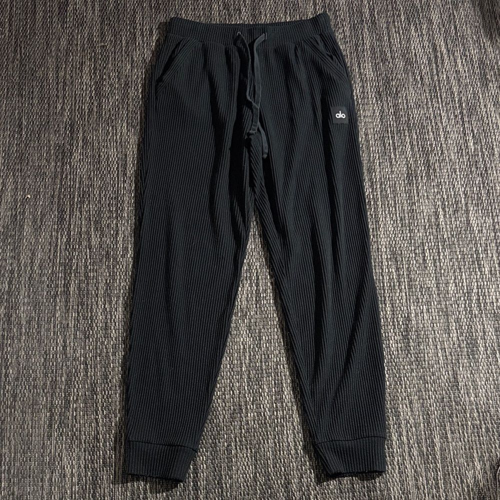 Alo Yoga Muse Jogger Size Small